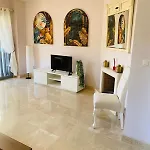 Golden Dreams Of Lejlighed Marbella